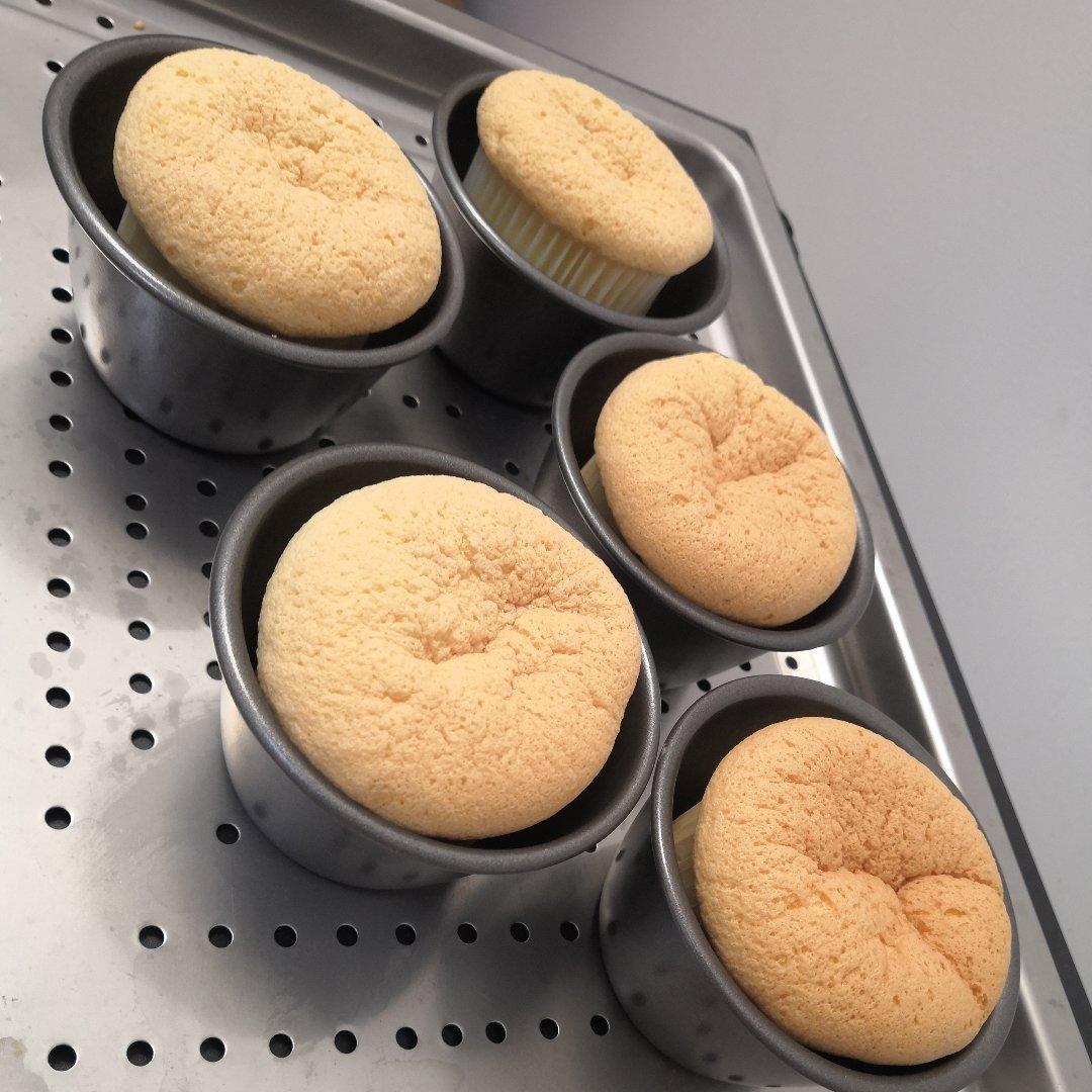 软绵绵戚风纸杯蛋糕