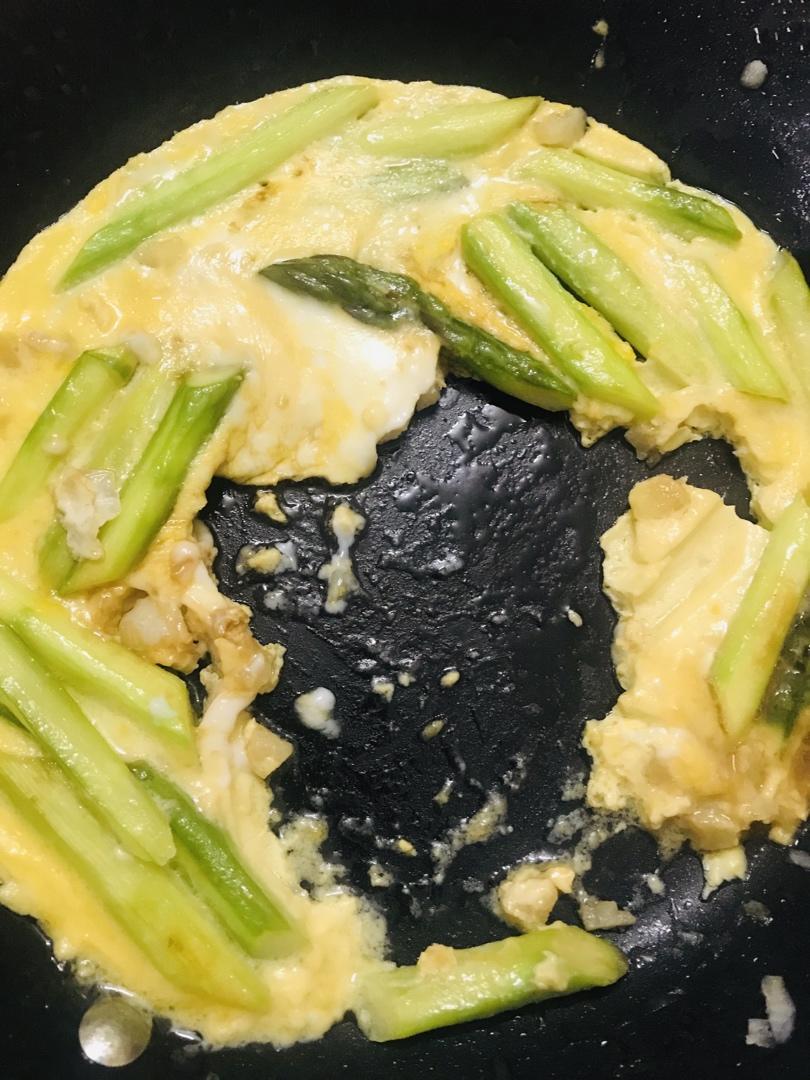芦笋虾仁早餐蛋饼