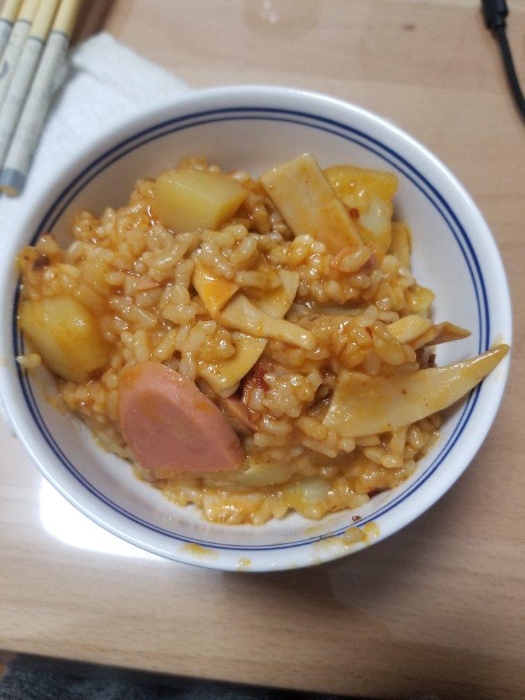 香肠土豆焖饭【一人也要吃好版】