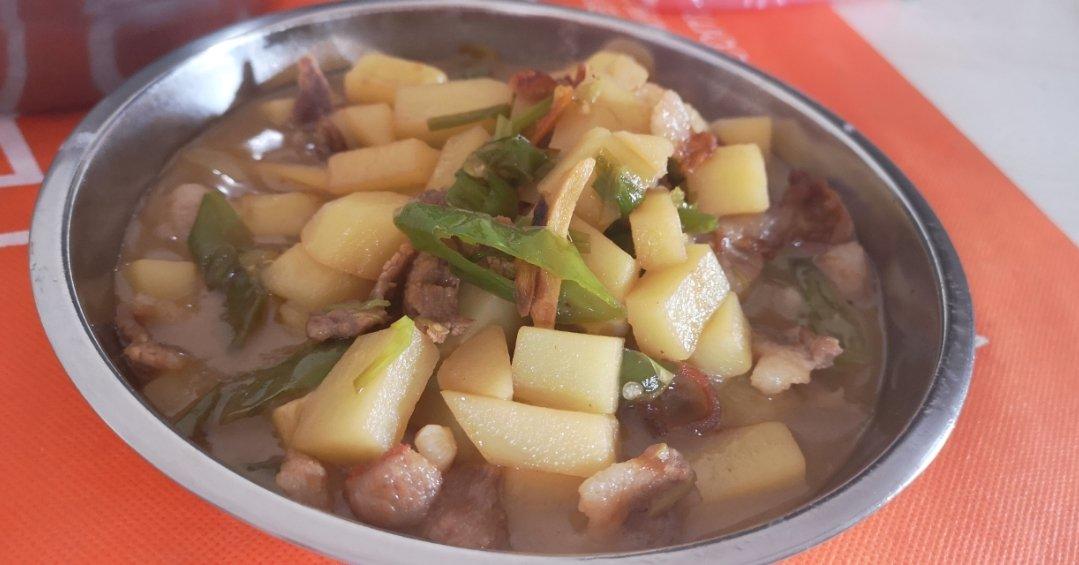 土豆青椒炒肉(黄焖鸡的味道)