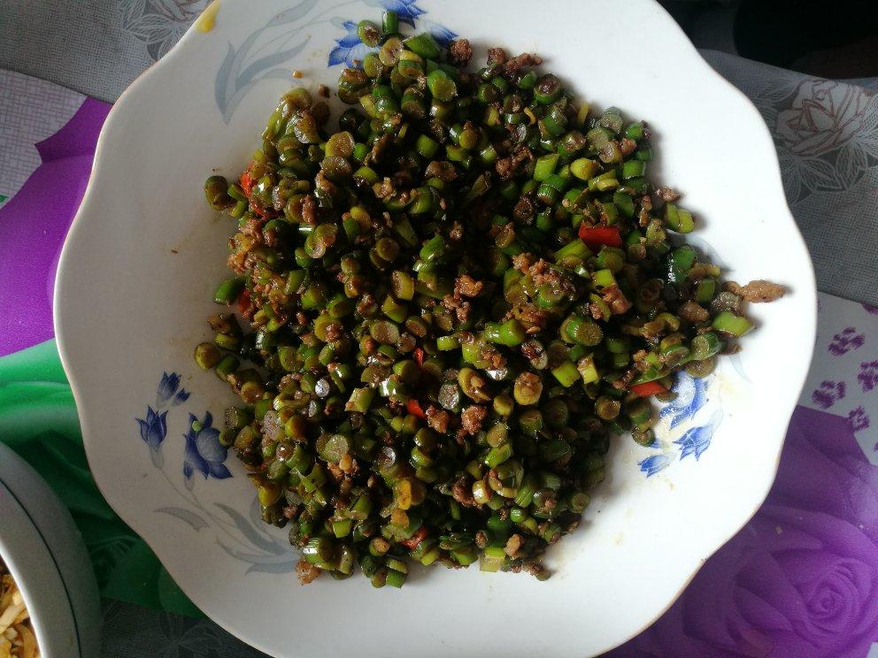 炒苍蝇头（蒜薹炒肉沫）