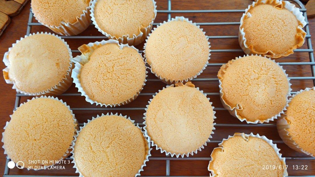 原味海绵纸杯蛋糕（非常适合裱花、盖糖皮的cupcake方子）