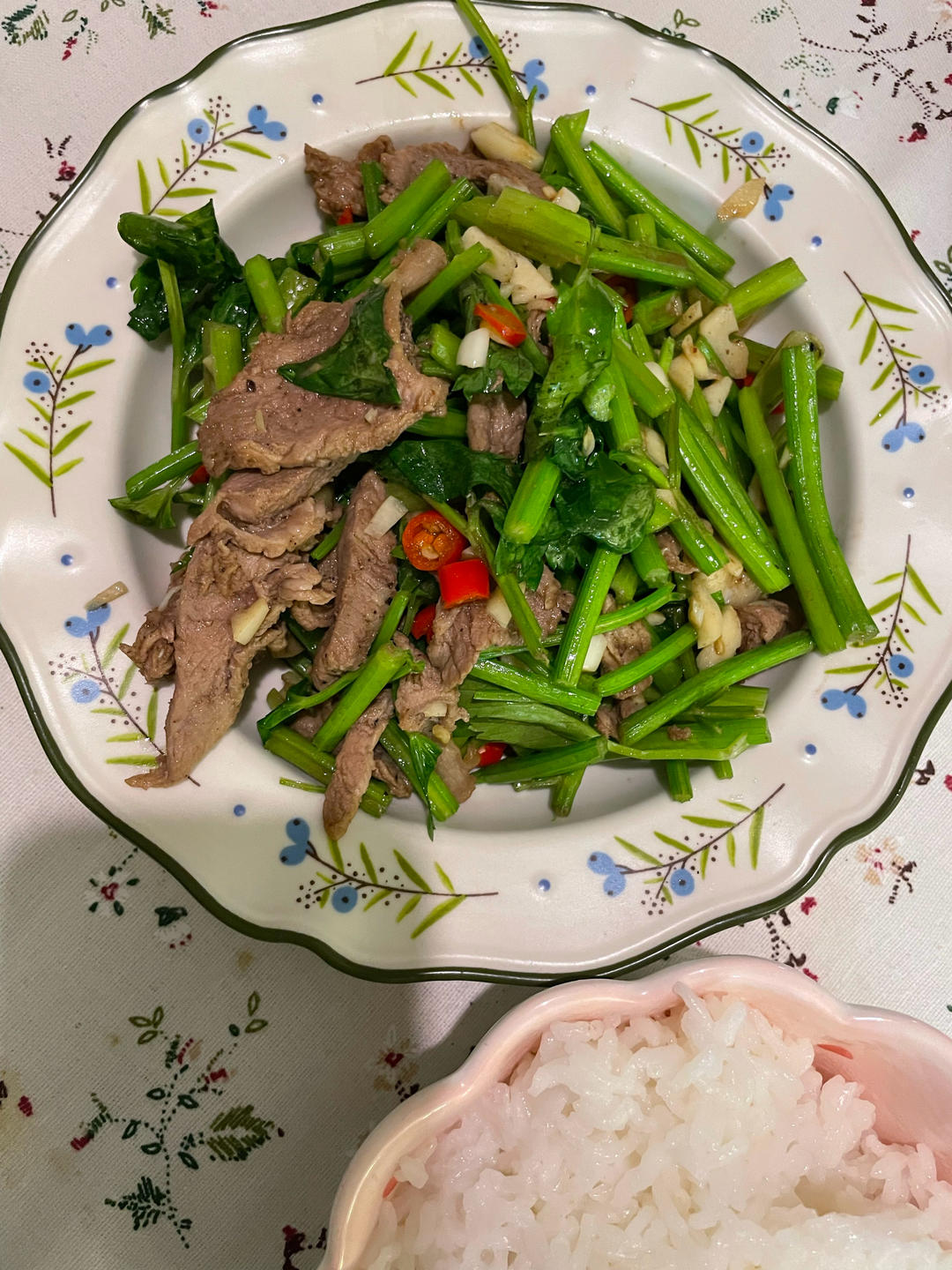 下饭神器又来了，试试这道芹菜炒牛肉！！