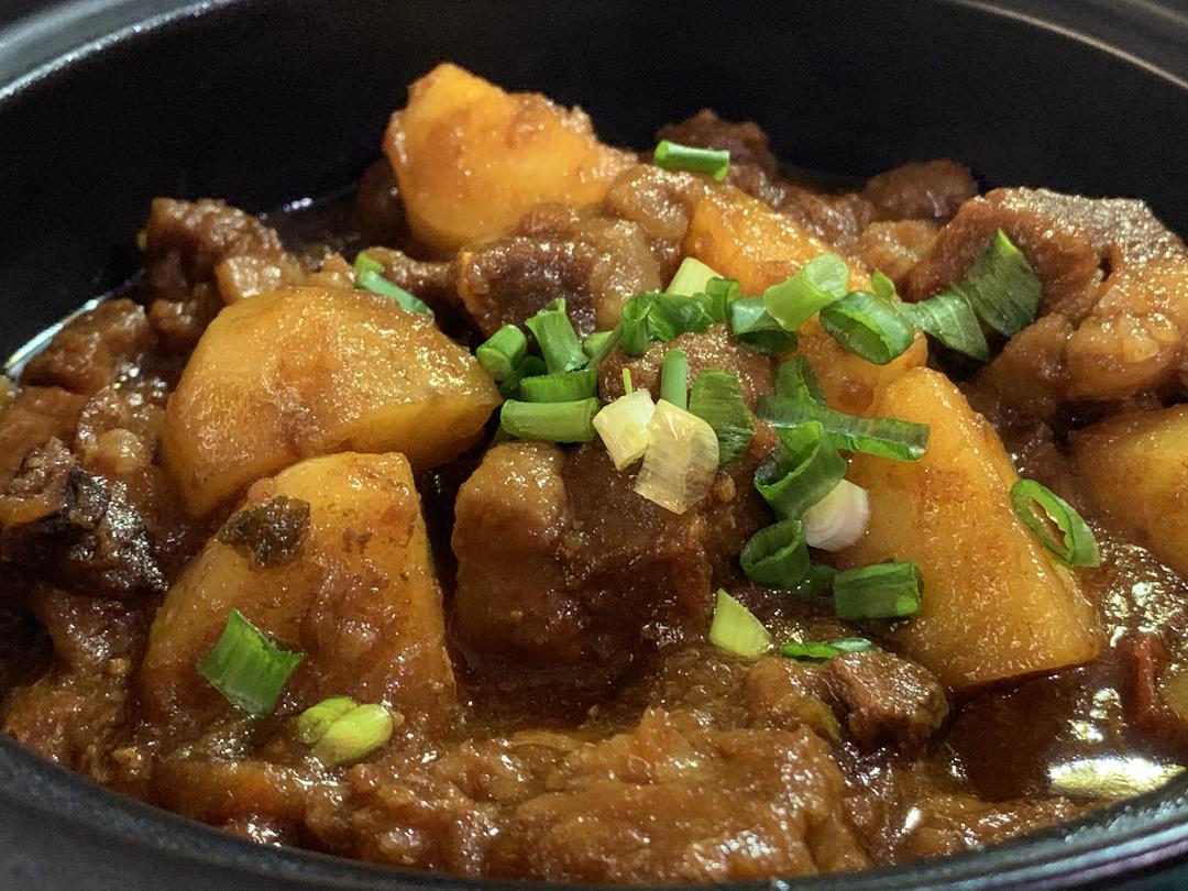 惊艳朋友圈的香焖番茄土豆牛腩（超下饭）