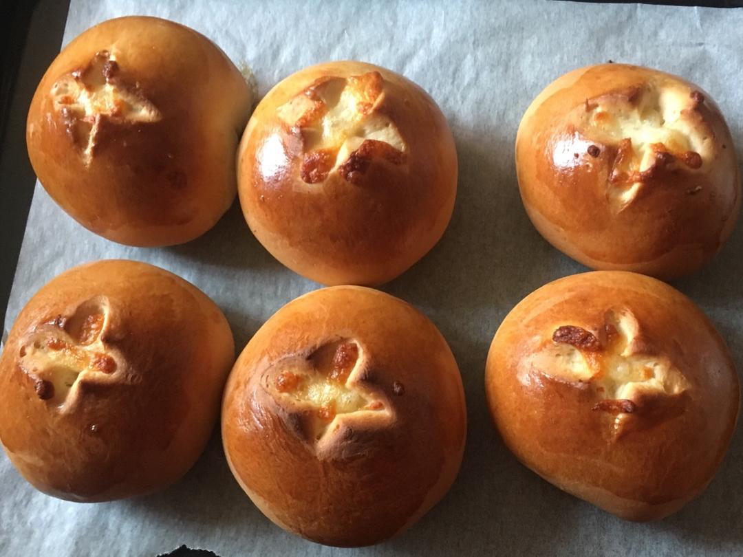 乳酪肉松葱面包图片大全 烟火间的乳酪肉松葱面包图片