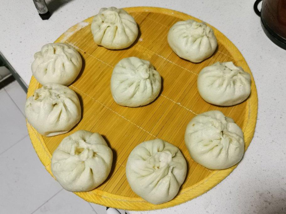 松软多汁的肉包子