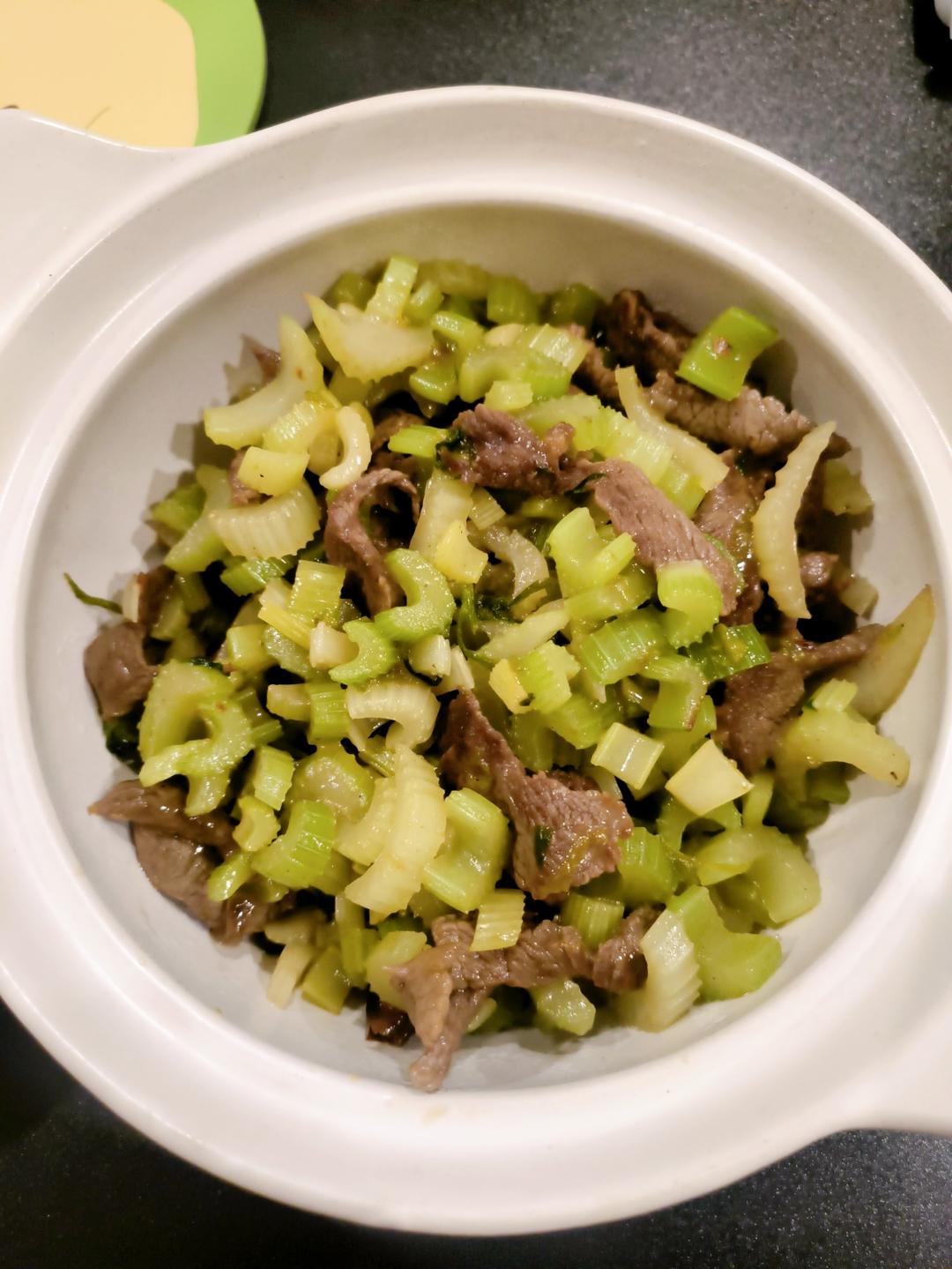 超级下饭的西芹炒牛肉