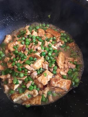 豌豆鸡肉烩豆腐的做法 步骤3