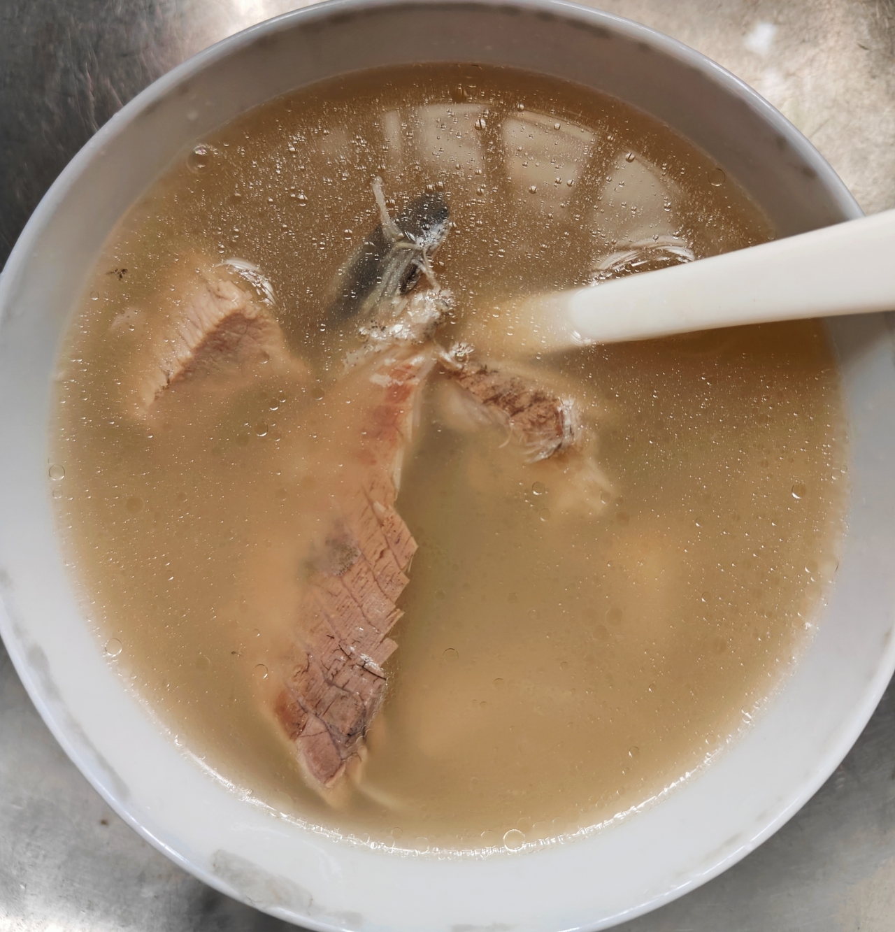 五指毛桃茯苓煲白鲫鱼汤的做法