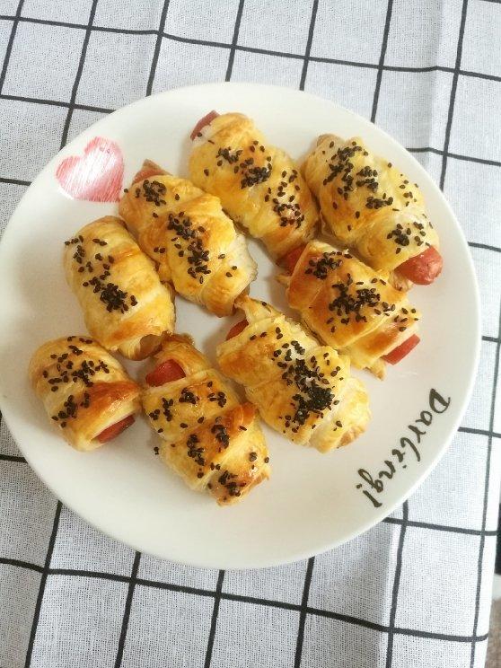 香肠酥皮卷：手抓饼皮还能这样吃，不用和面快速搞定早餐