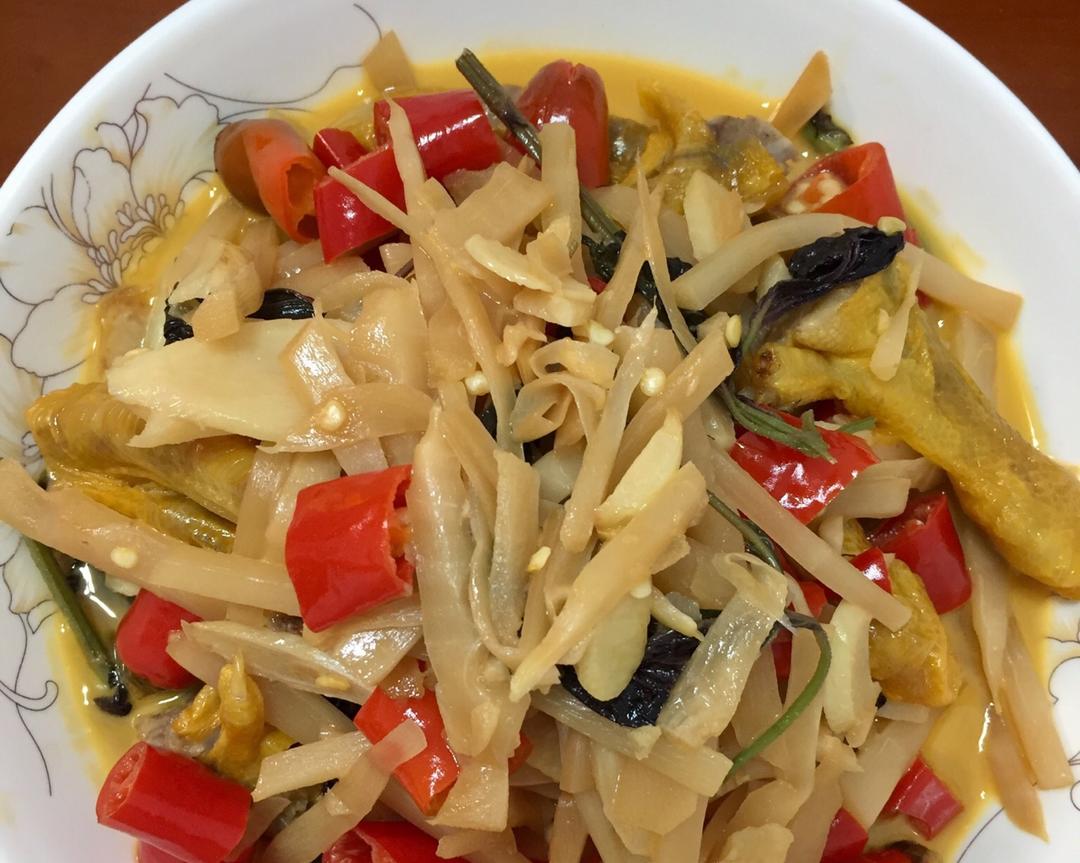 酸笋焖鸭脚的做法