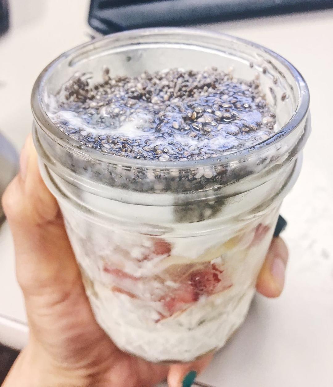 奇亚籽能量酸奶杯