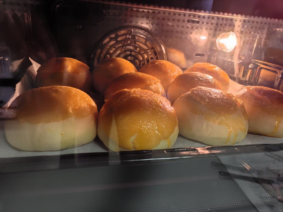 万能的、超级方便的百分百中种冷藏发酵法面包、菠萝包