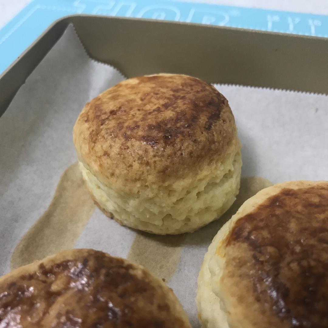 【视频】3分钟 奶油司康Scone(可能是世界上最快手的司康) 消耗淡奶油～
