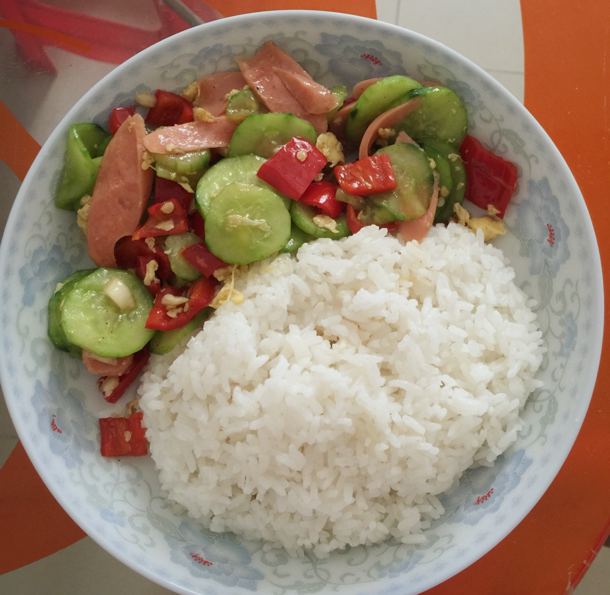 爱吃面的橘橘橘橘橘子丶做的黄瓜鸡蛋火腿肠炒饭