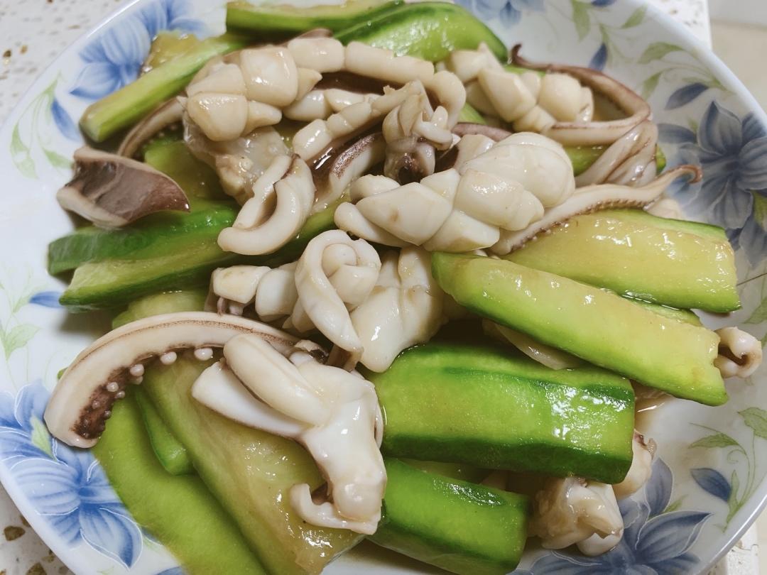 鱿鱼炒丝瓜