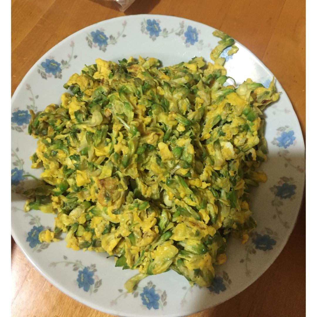 槐花炒鸡蛋