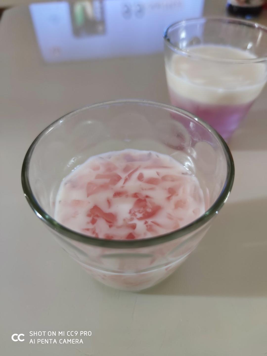 夏日特饮—5款可以吸的水果冻撞奶，白凉粉的N种可能
