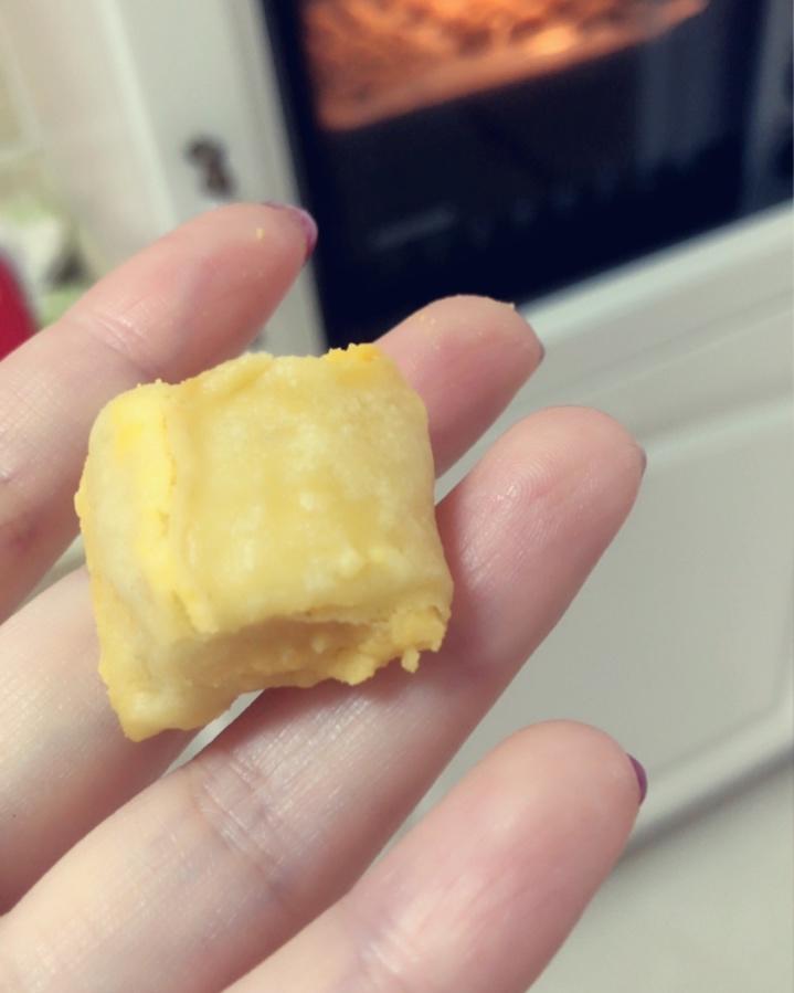 咸蛋黄方块酥