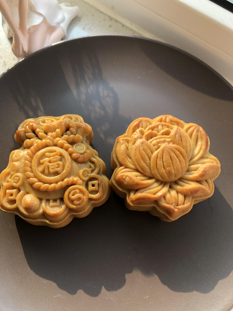 广式月饼—蛋黄莲蓉月饼