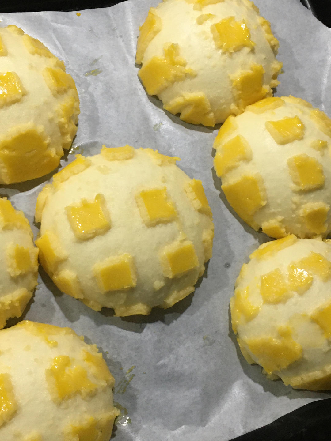 好吃到炸裂的港式菠萝包（附带制作酥皮的小视频）