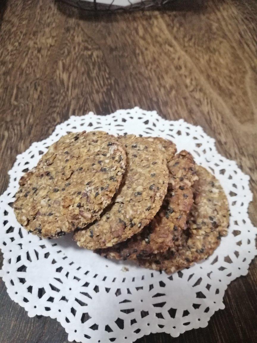 素食:有机燕麦芝麻大饼干