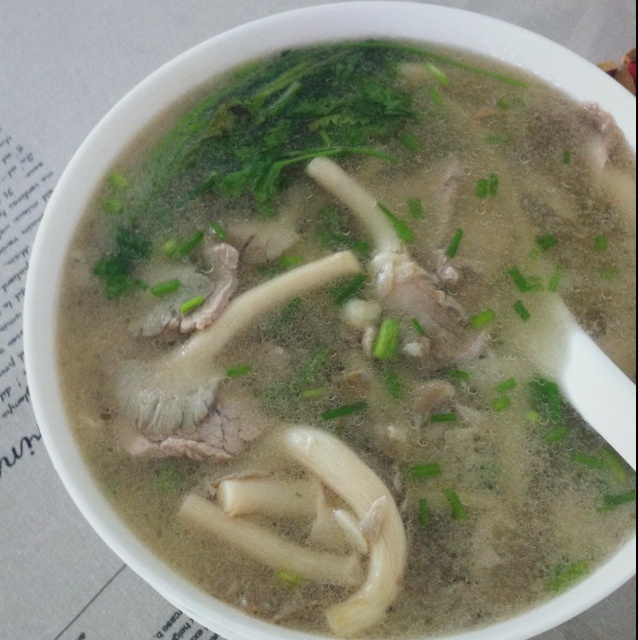 时光之外做的平菇肉片汤