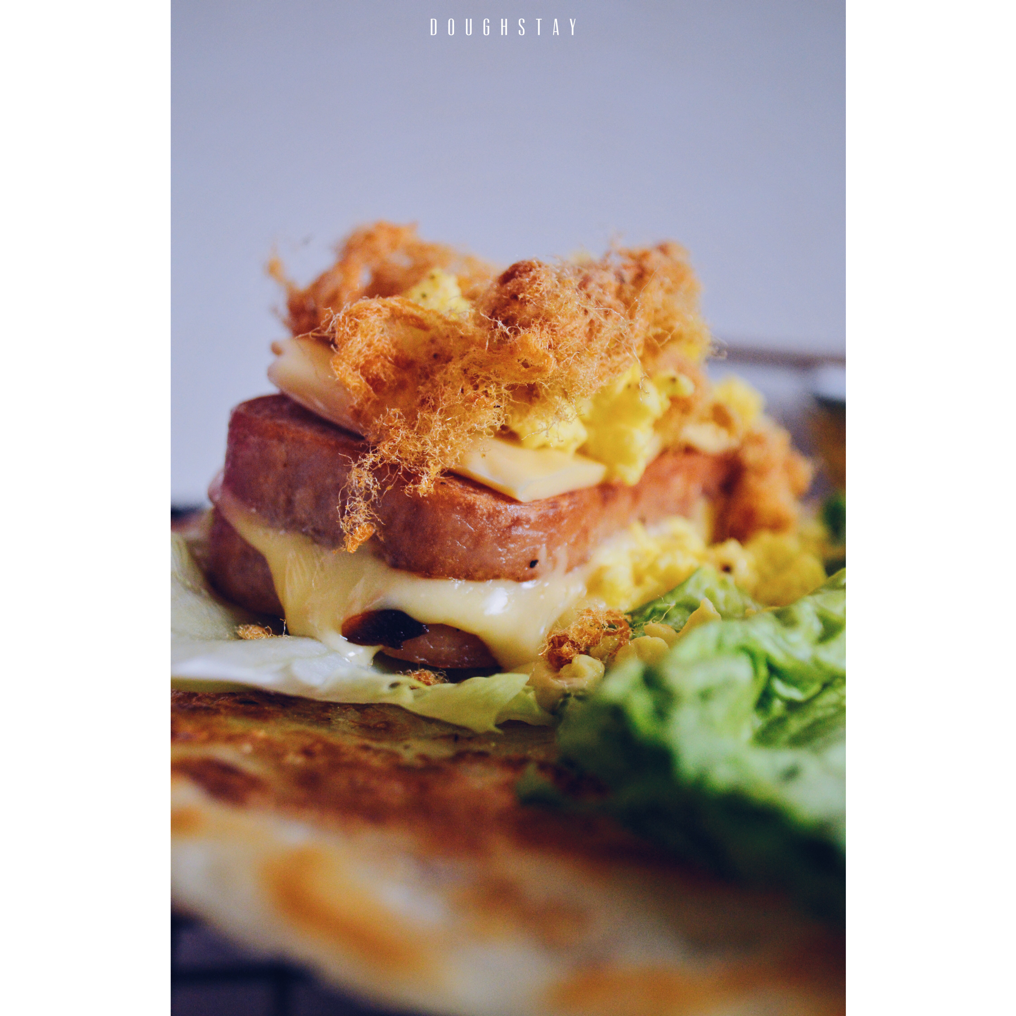 丧心病狂的厚片午餐肉三明治