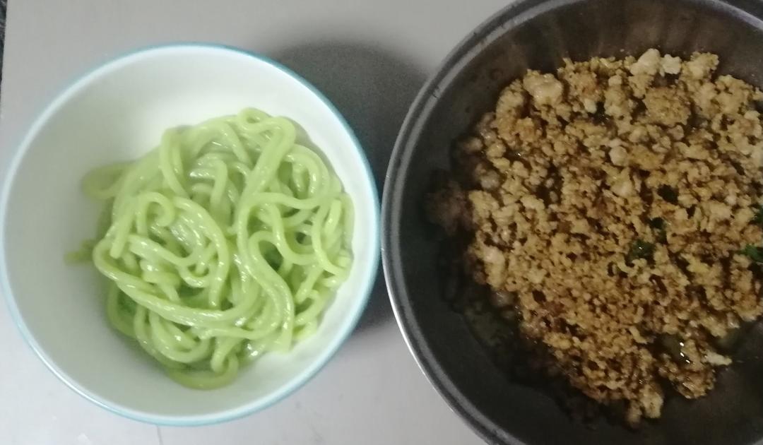 果蔬面条 家庭手工自制面条 红心火龙果面条 菠菜面条 黄瓜面条 鸡蛋面 压面机面条机