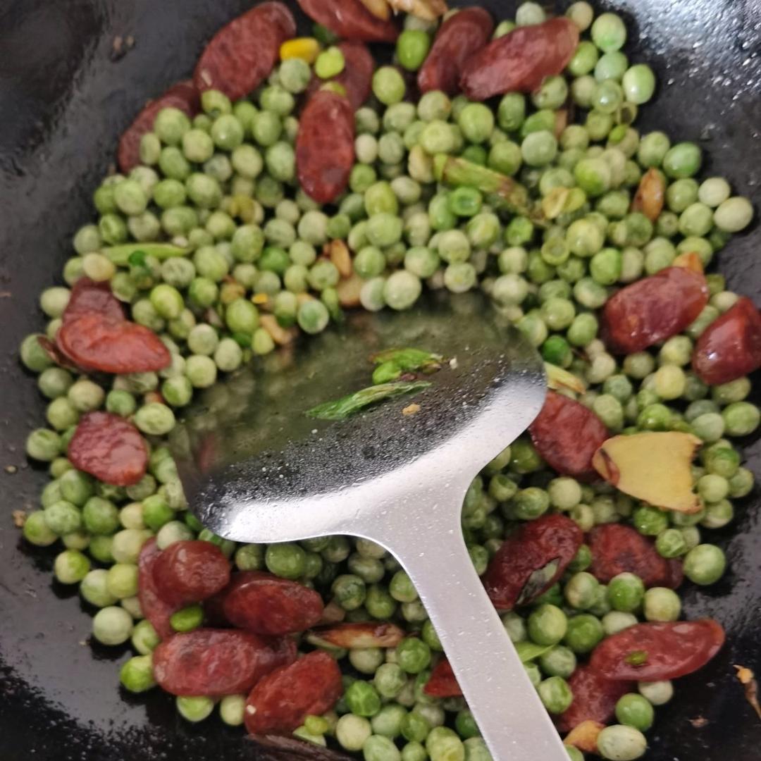 青豆炒腊肠