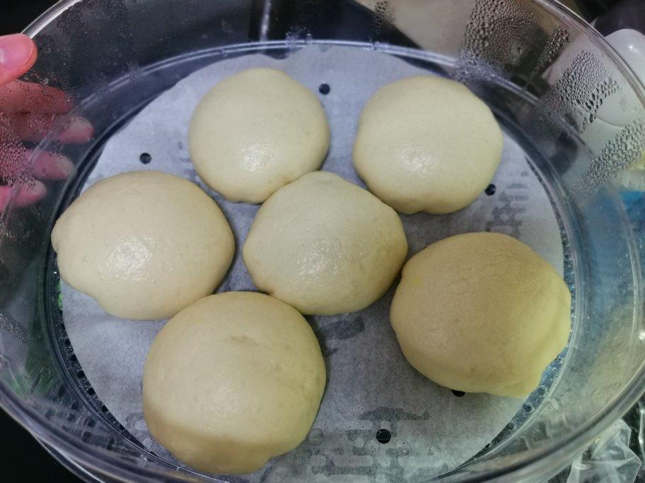 松软香甜的奶黄包，很快就可以搞定。