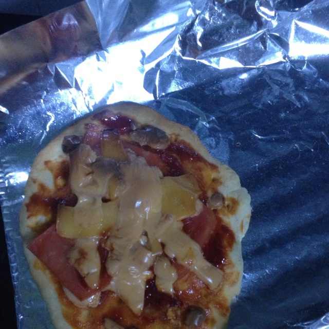 薄饼脆皮火腿pizza