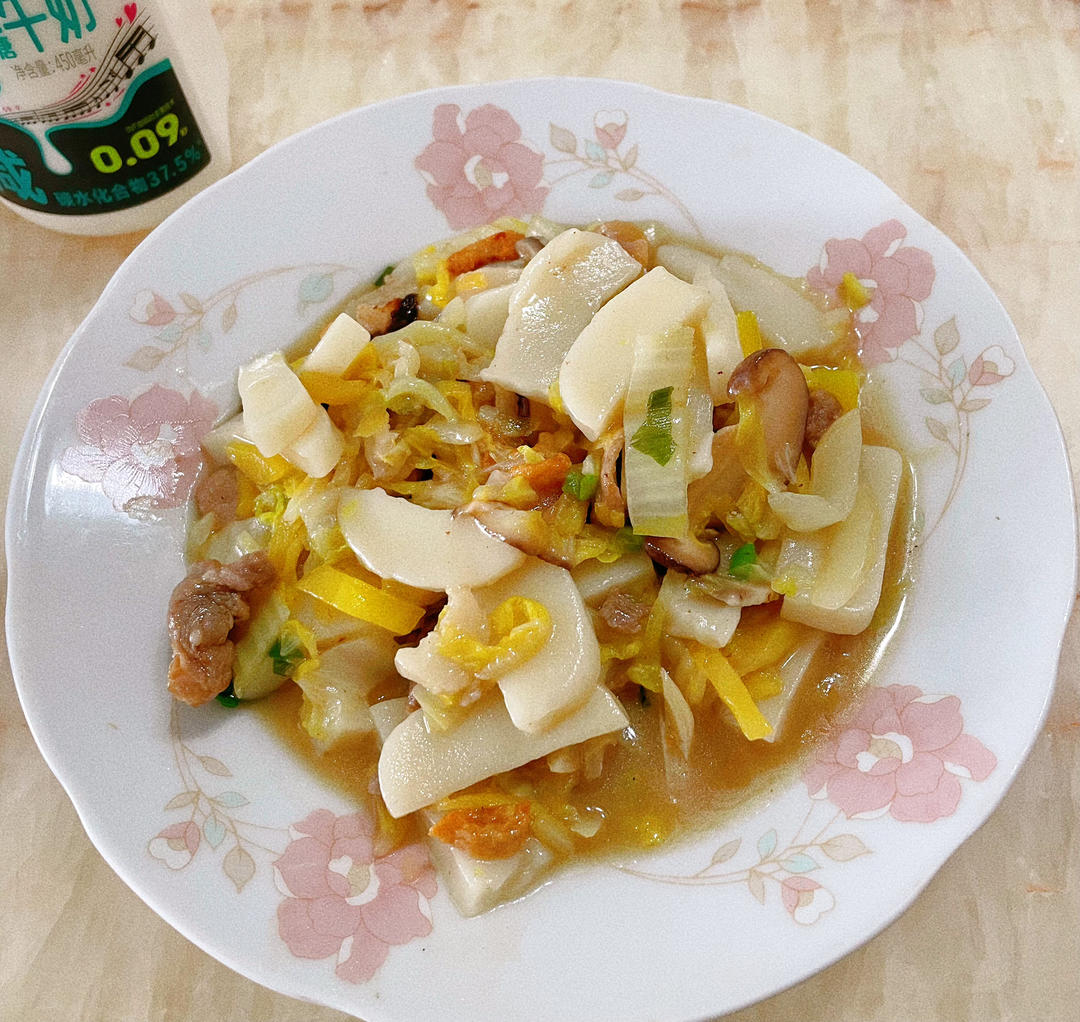 【白菜肉丝年糕汤】