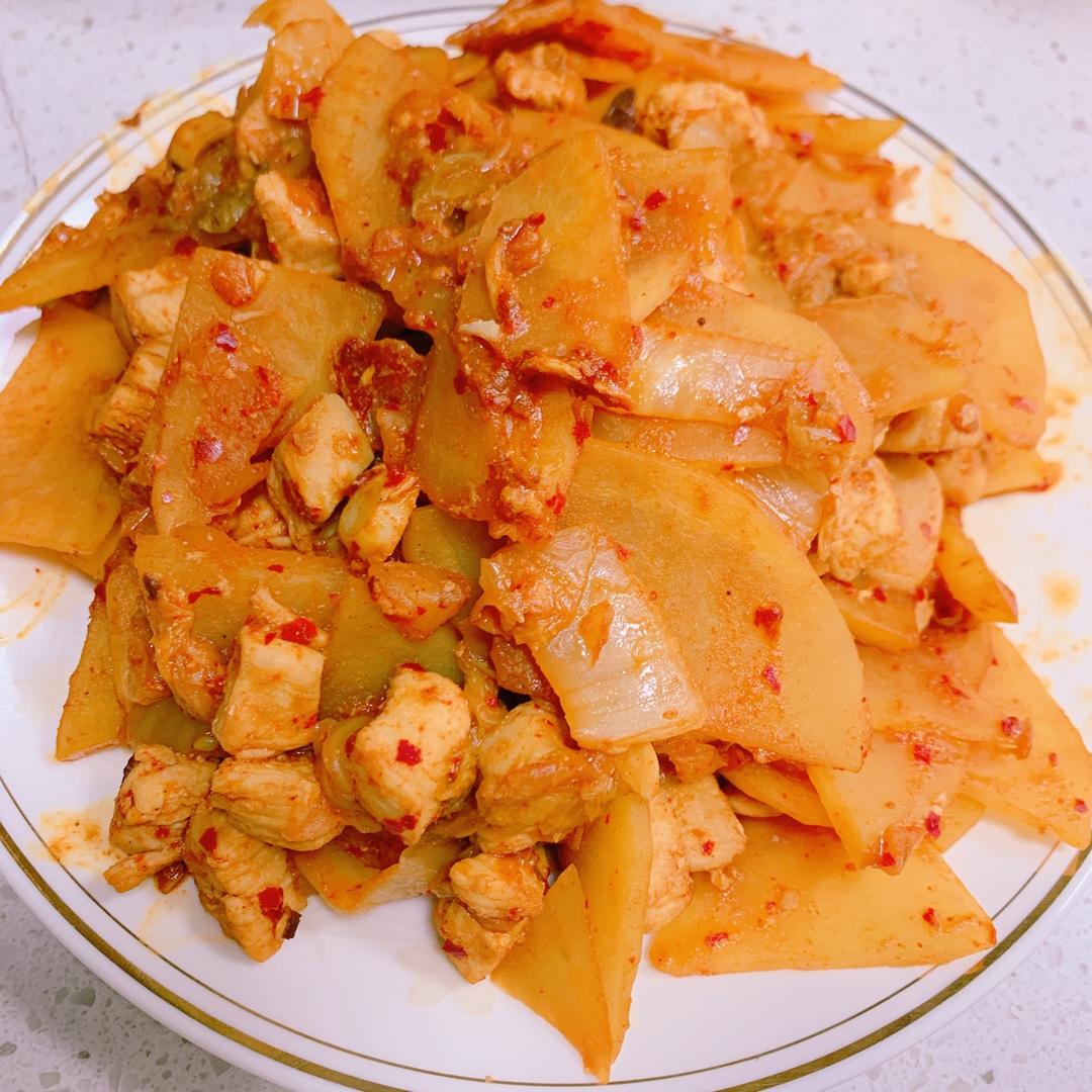 辣白菜炒土豆片