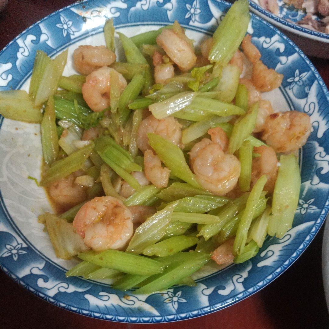 超级嫩的西芹吃法（西芹虾仁），小朋友也可以吃很多