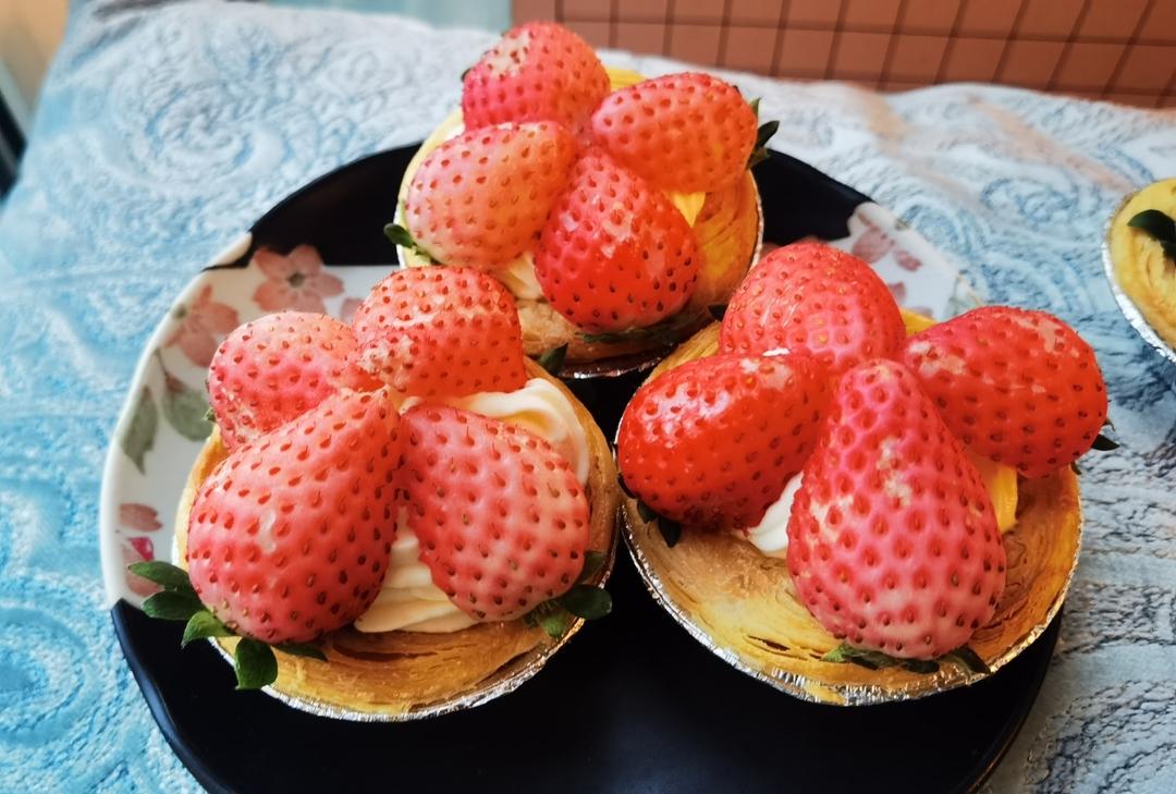 简单的草莓塔