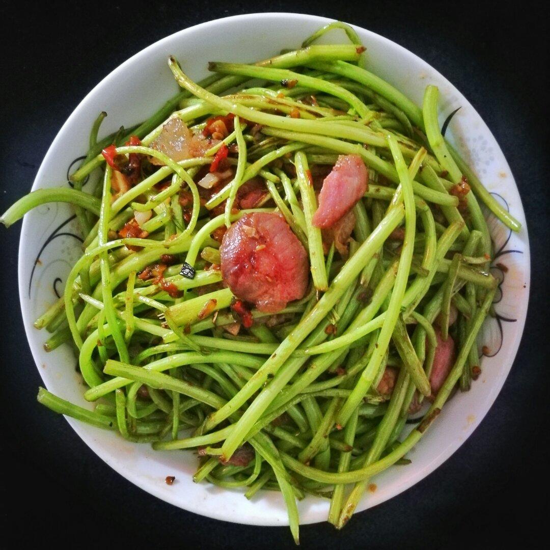 篱蒿炒腊肉