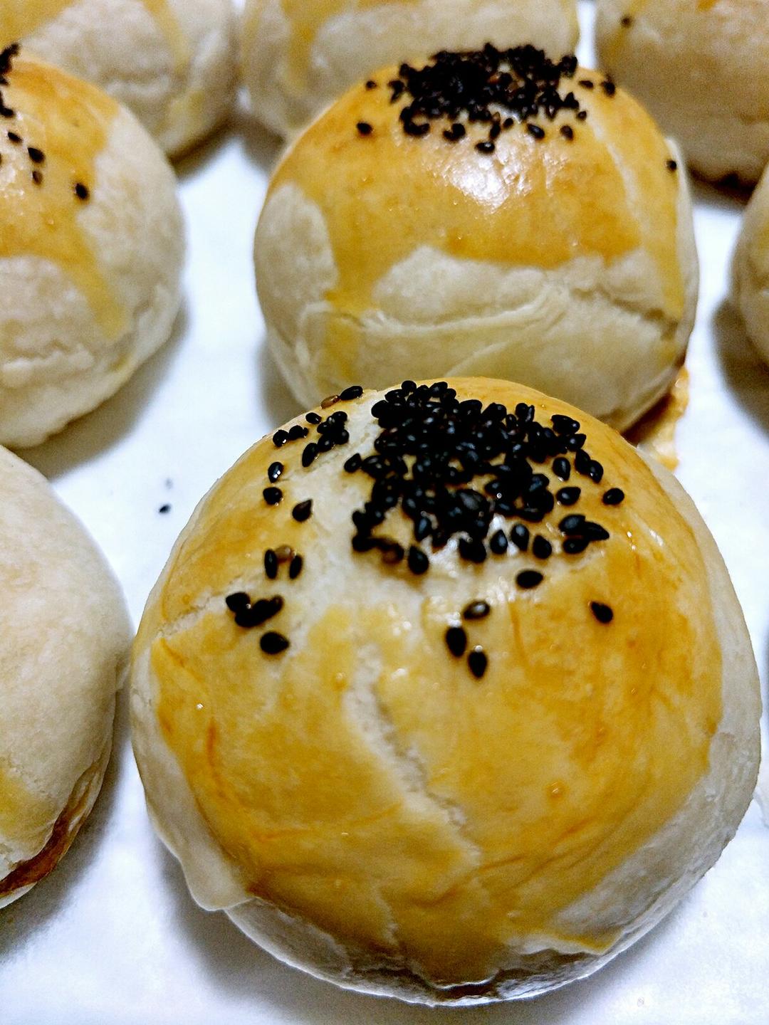 鲜美多汁的——榨菜鲜肉月饼