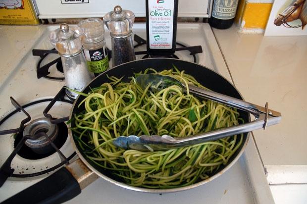 Vegan Zucchini Tofu Noodle的做法 步骤9