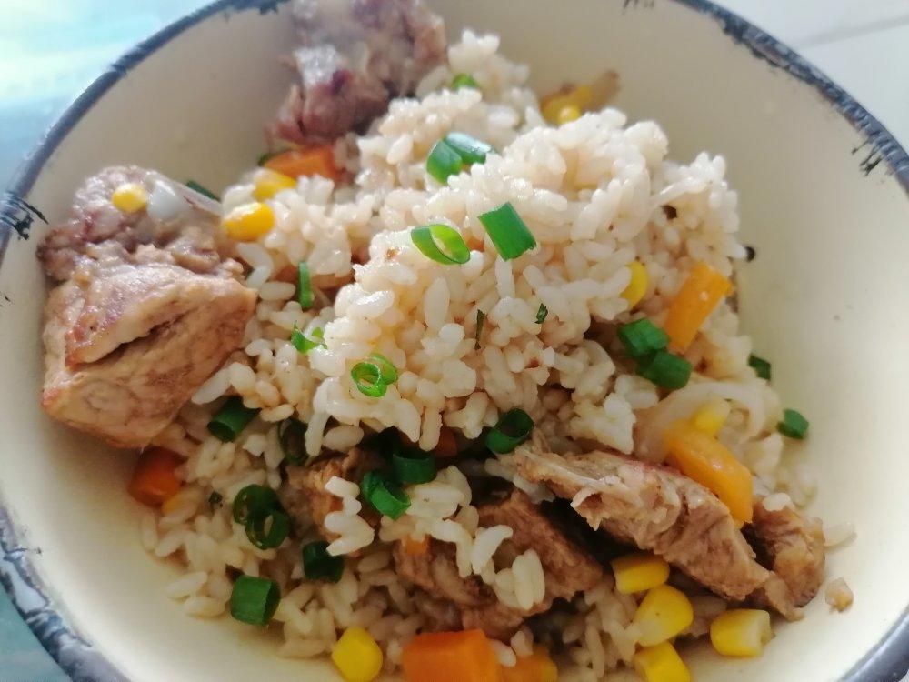 【排骨焖饭】