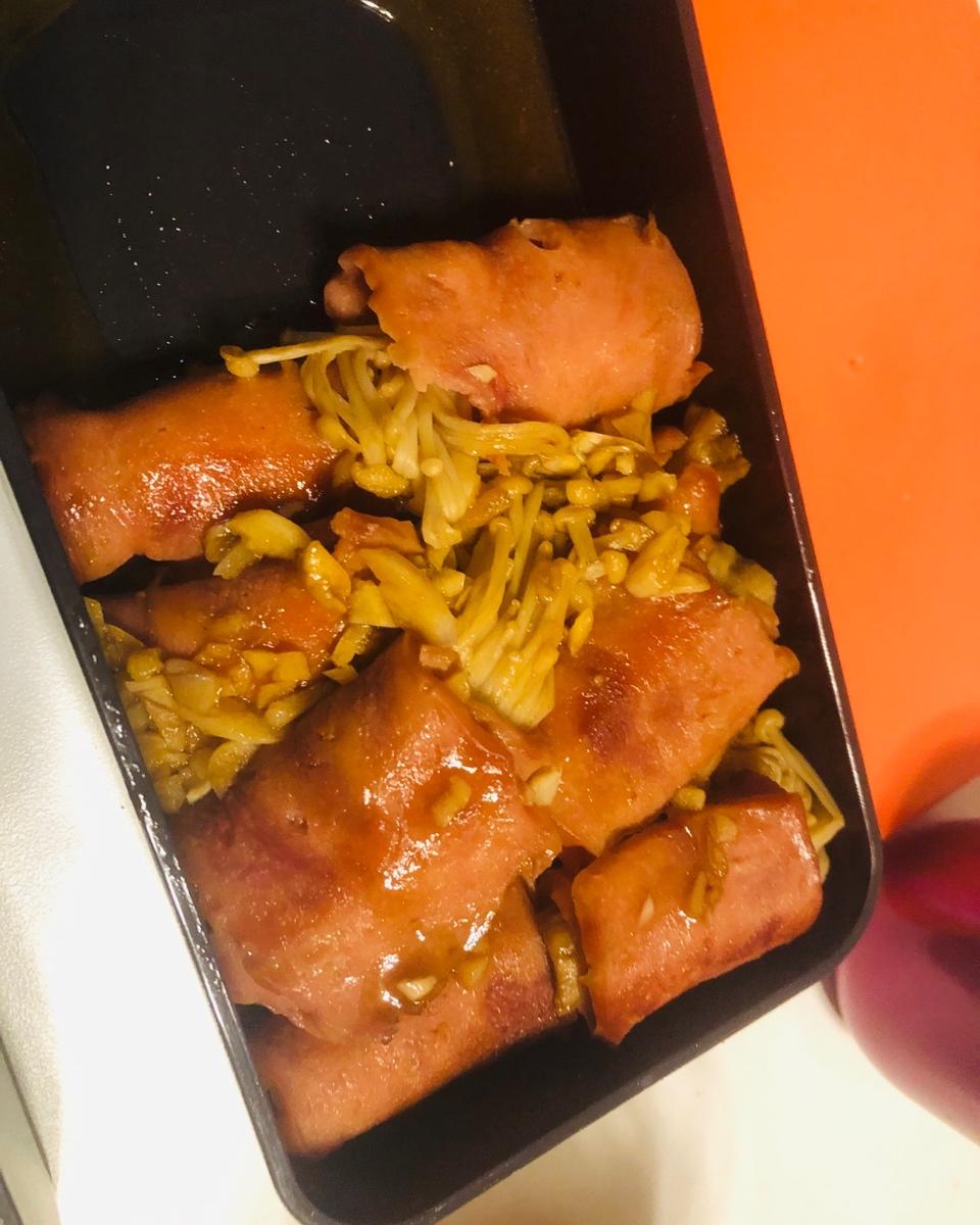 美味又快手的：金针菇培根卷