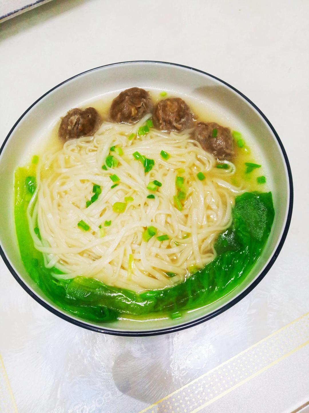 10分钟快手清汤挂面(内附让汤更香的技巧)