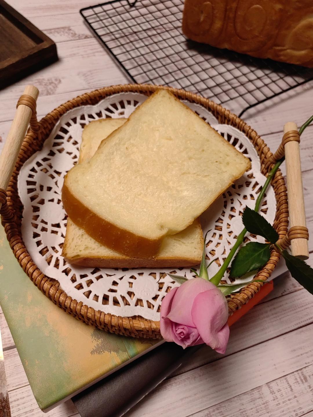 奶香纯粹的重料淡奶油吐司