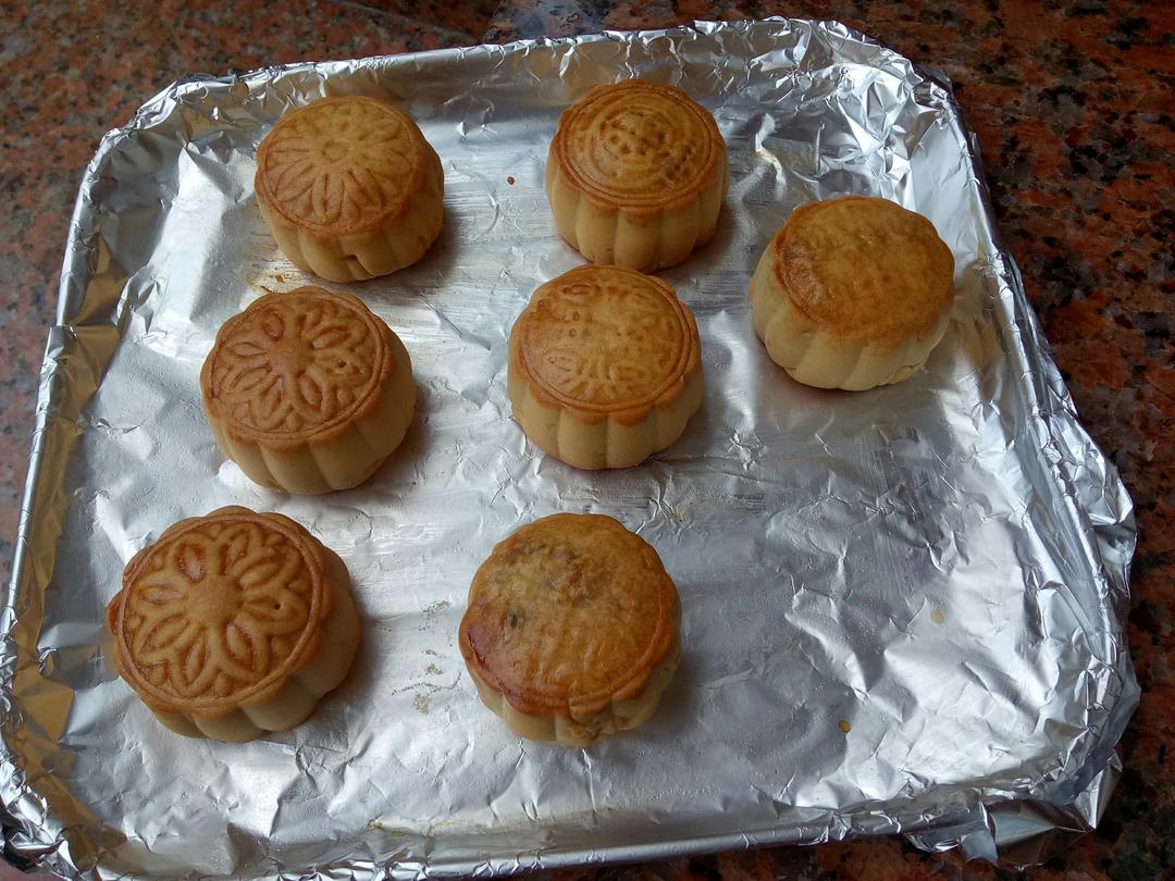 广式月饼－－蛋黄豆沙月饼