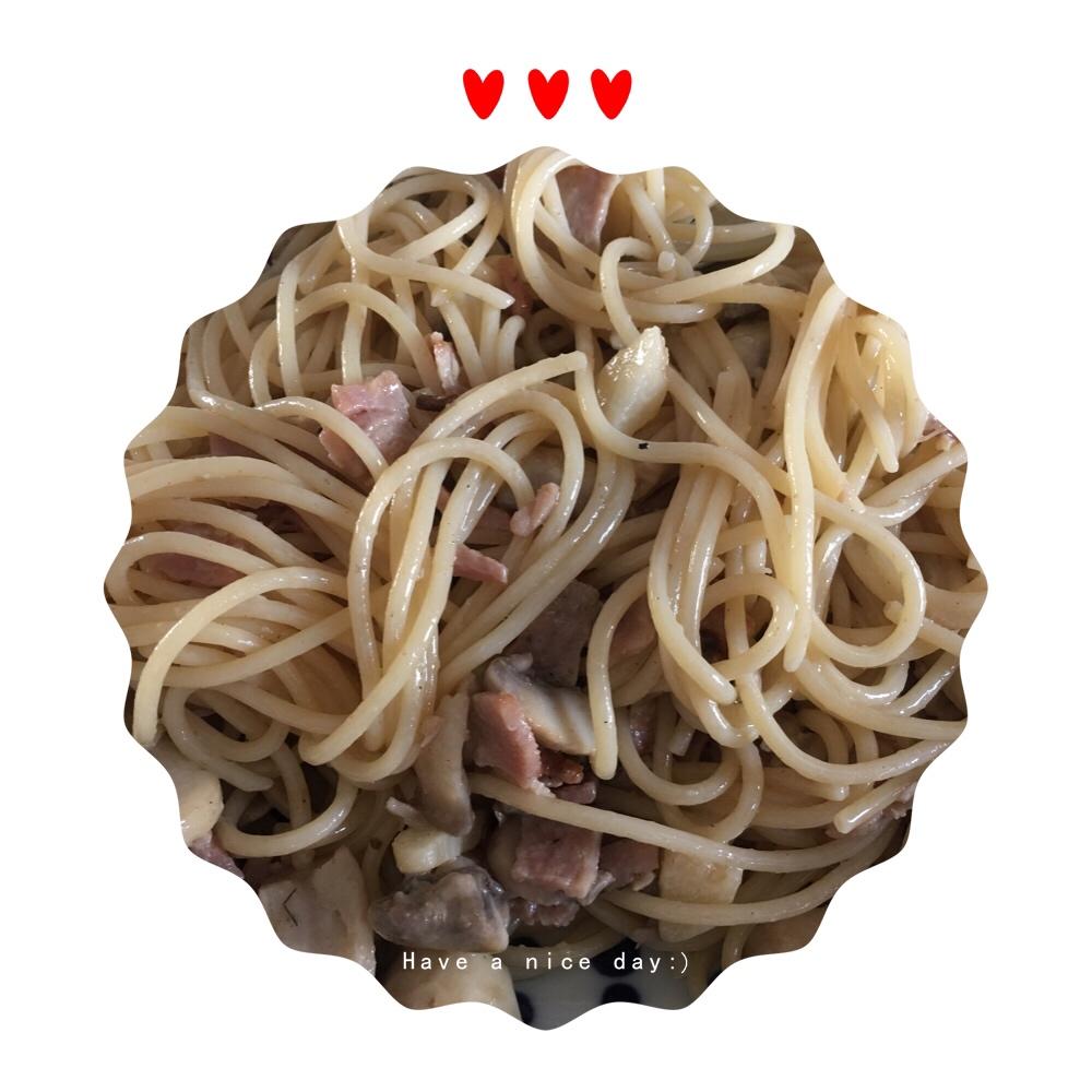 白蘑菇奶油培根意面
