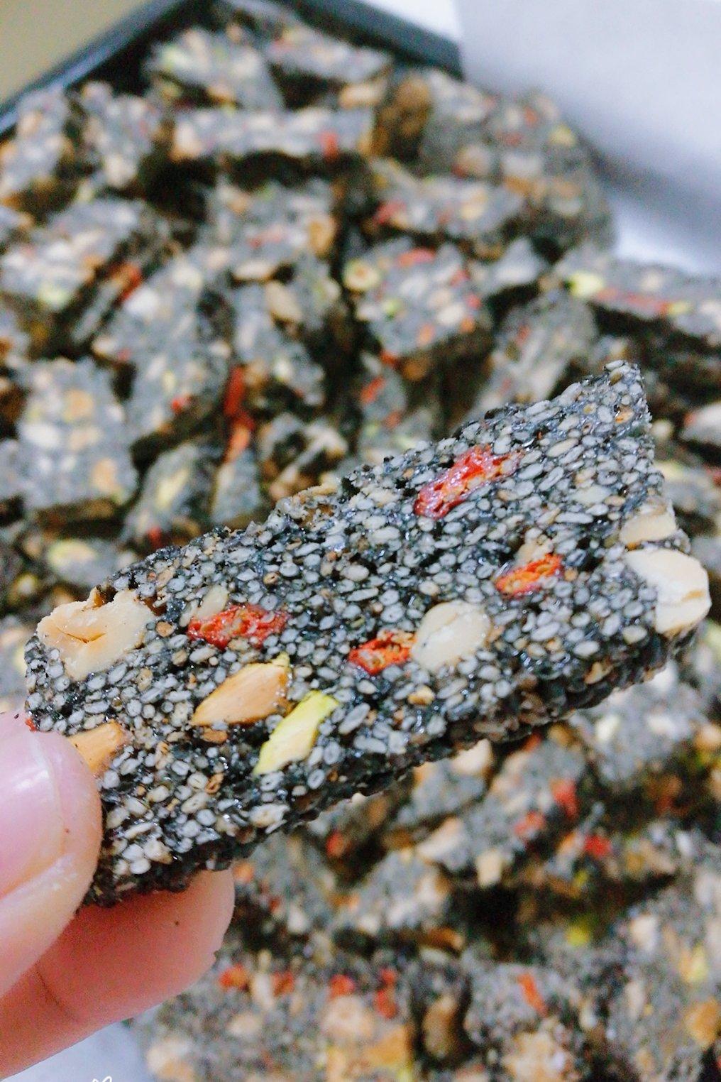 枸杞核桃花生黑芝麻片