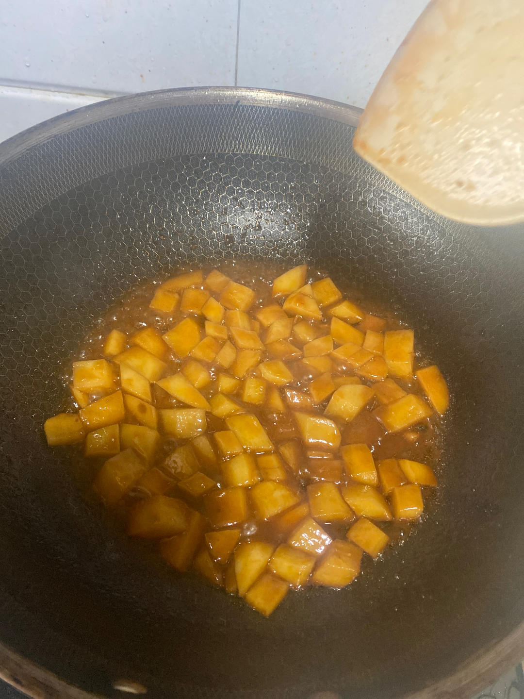 剩米饭这么做孩子抢着吃番茄土豆烩饭