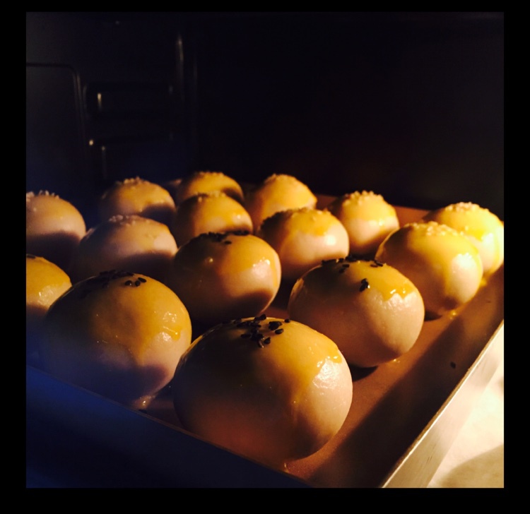 萌得掉渣渣的蛋黄酥