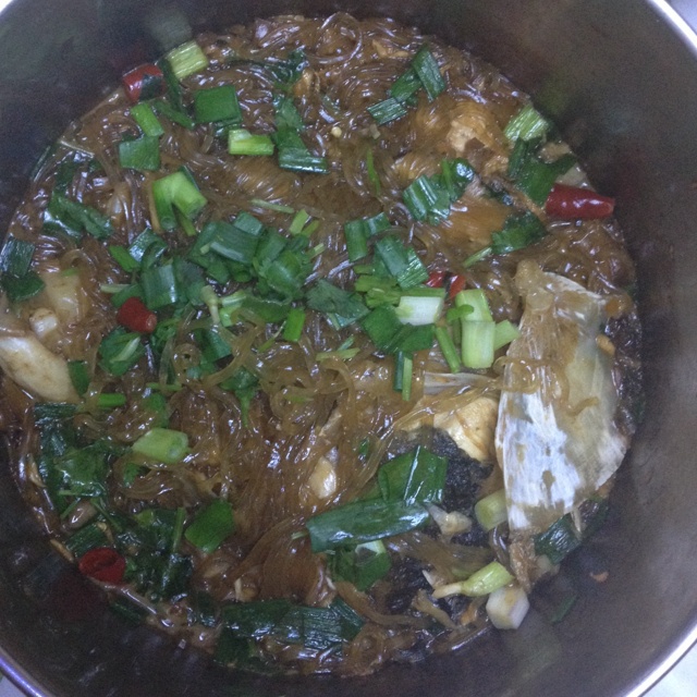 鱼头炖粉条