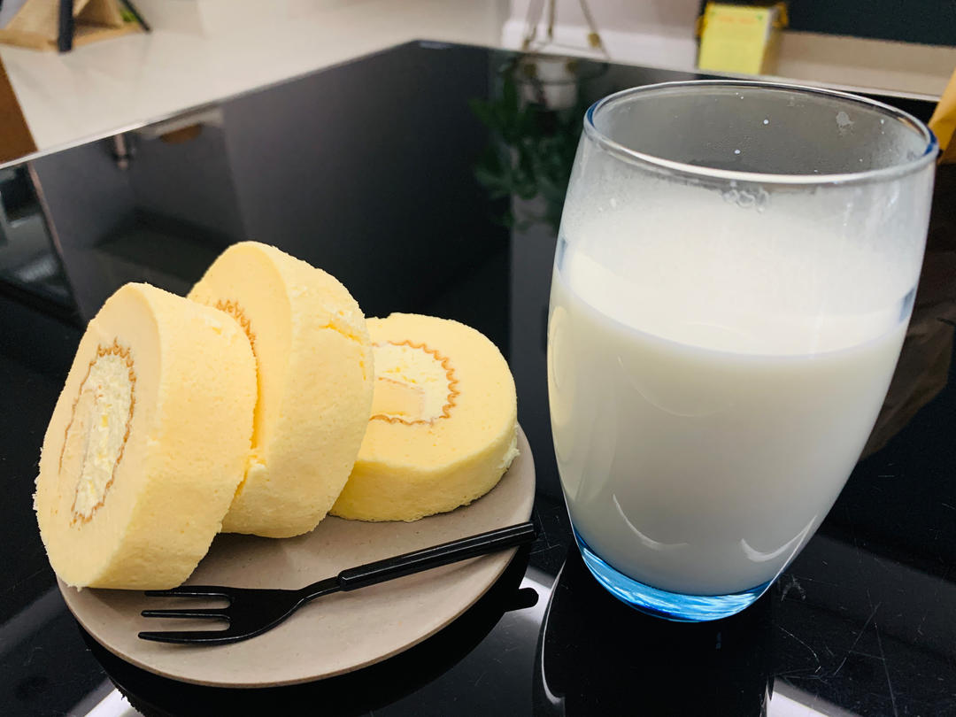 奶香浓郁的双重乳酪蛋糕卷